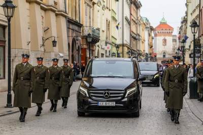 Przez centrum Krakowa przeszedł kondukt z prochami Krzysztofa Pendereckiego - zdjęcie 13