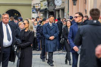 Przez centrum Krakowa przeszedł kondukt z prochami Krzysztofa Pendereckiego - zdjęcie 28
