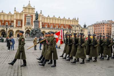 Przez centrum Krakowa przeszedł kondukt z prochami Krzysztofa Pendereckiego - zdjęcie 15