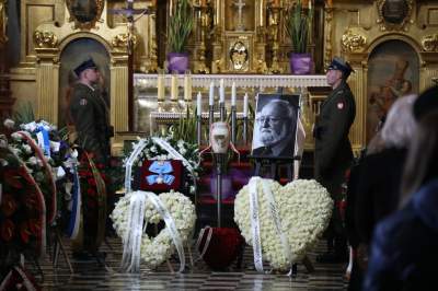 Przez centrum Krakowa przeszedł kondukt z prochami Krzysztofa Pendereckiego - zdjęcie 36