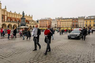 Przez centrum Krakowa przeszedł kondukt z prochami Krzysztofa Pendereckiego - zdjęcie 17