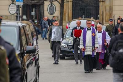 Przez centrum Krakowa przeszedł kondukt z prochami Krzysztofa Pendereckiego - zdjęcie 16