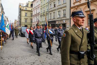 Przez centrum Krakowa przeszedł kondukt z prochami Krzysztofa Pendereckiego - zdjęcie 25