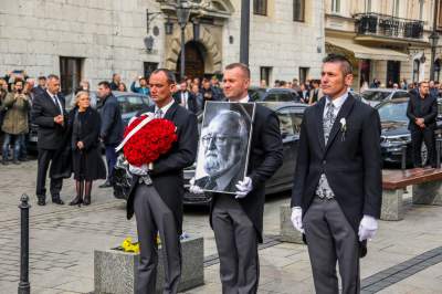 Przez centrum Krakowa przeszedł kondukt z prochami Krzysztofa Pendereckiego - zdjęcie 26