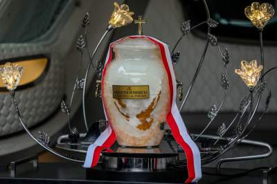 Przez centrum Krakowa przeszedł kondukt z prochami Krzysztofa Pendereckiego - zdjęcie 3