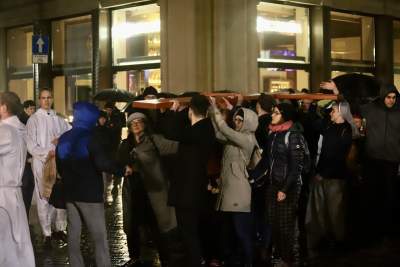 Akademicka Droga Krzyżowa na ulicach Krakowa. Wyszło dwa tysiące osób - zdjęcie 20