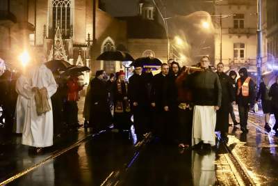 Akademicka Droga Krzyżowa na ulicach Krakowa. Wyszło dwa tysiące osób - zdjęcie 13