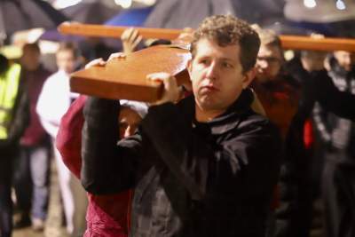 Akademicka Droga Krzyżowa na ulicach Krakowa. Wyszło dwa tysiące osób - zdjęcie 6