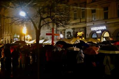 Akademicka Droga Krzyżowa na ulicach Krakowa. Wyszło dwa tysiące osób - zdjęcie 5