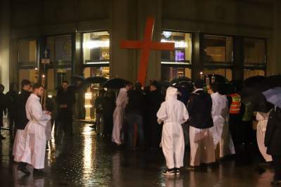 Akademicka Droga Krzyżowa na ulicach Krakowa. Wyszło dwa tysiące osób - zdjęcie 11