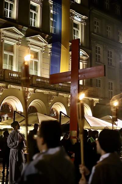 Akademicka Droga Krzyżowa na ulicach Krakowa. Wyszło dwa tysiące osób - zdjęcie 12