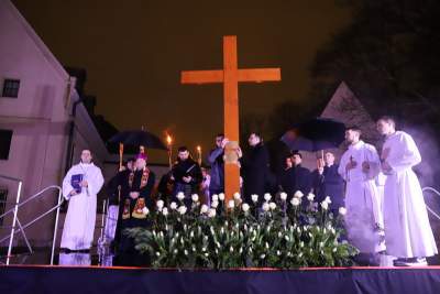 Akademicka Droga Krzyżowa na ulicach Krakowa. Wyszło dwa tysiące osób - zdjęcie 23