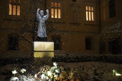 Przyszli uczcić pamięć zmarłego 17 lat temu Jana Pawła II - zdjęcie 8