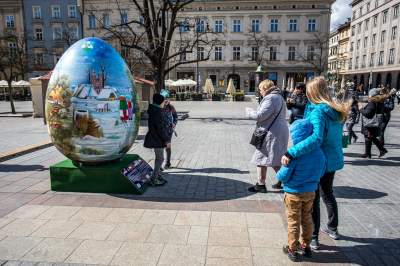 Drzewko emausowe i inne wielkanocne tradycje na Rynku, fot. Jan Graczyński - zdjęcie 2