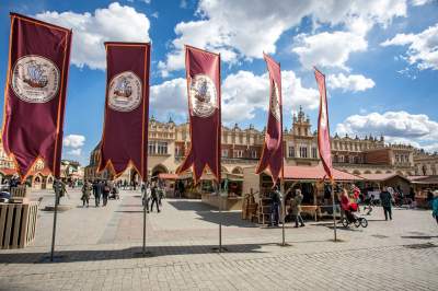 Drzewko emausowe i inne wielkanocne tradycje na Rynku, fot. Jan Graczyński - zdjęcie 25