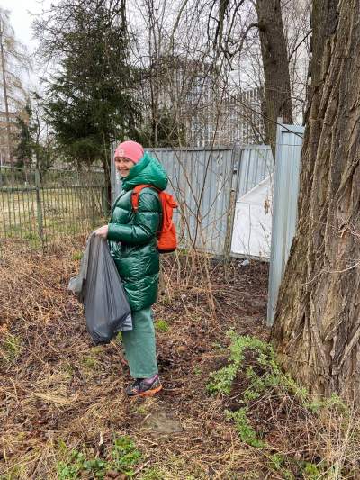 Uchodźcy z Ukrainy w czynie społecznym posprzątali Park Lotników, fot. Наталья Расторгуева - zdjęcie 8