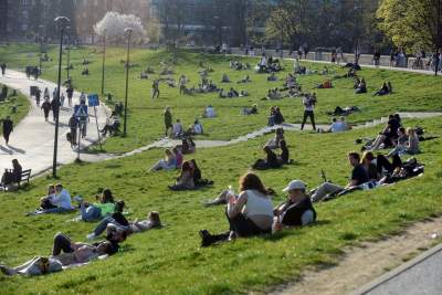 Wiosna i plażowanie na bulwarach, tak było jeszcze w czwartek... - zdjęcie 16