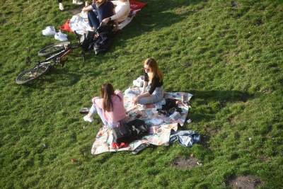 Wiosna i plażowanie na bulwarach, tak było jeszcze w czwartek... - zdjęcie 24