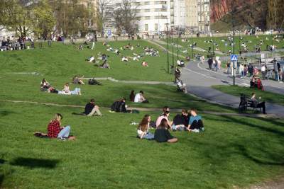 Wiosna i plażowanie na bulwarach, tak było jeszcze w czwartek... - zdjęcie 3