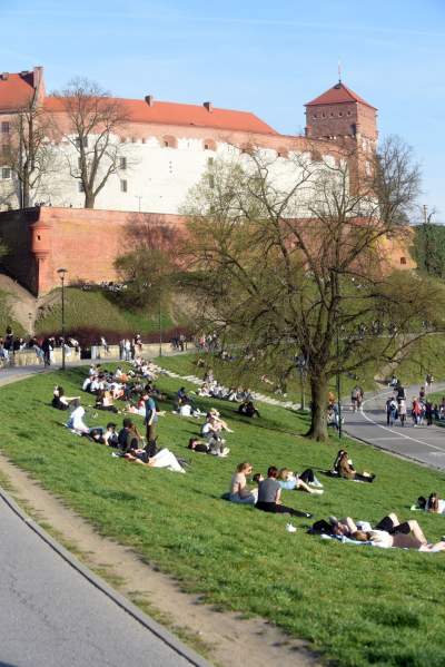 Wiosna i plażowanie na bulwarach, tak było jeszcze w czwartek... - zdjęcie 13