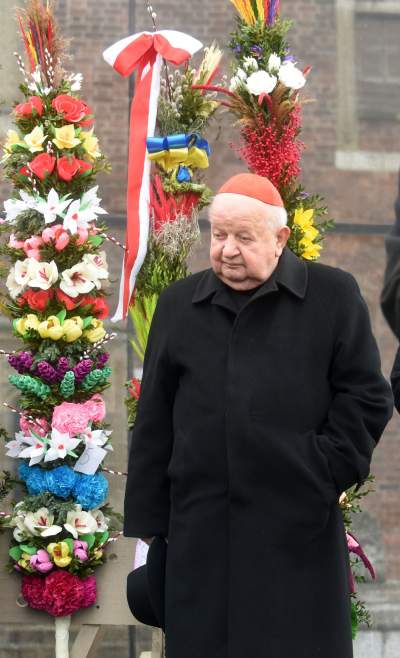 Święcenie pokarmów na Rynku Głównym. Tym razem nie przy kościele Mariackim - zdjęcie 10