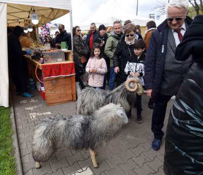 Emaus wolny od tandety? To się chyba nie mogło udać... - zdjęcie 4