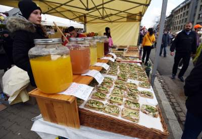 Emaus wolny od tandety? To się chyba nie mogło udać... - zdjęcie 2