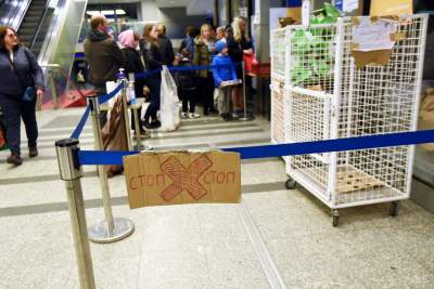 57. dzień inwazji Rosji na Ukrainę. Na krakowskim dworcu... - zdjęcie 15