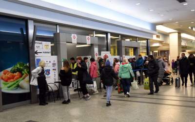 57. dzień inwazji Rosji na Ukrainę. Na krakowskim dworcu... - zdjęcie 9