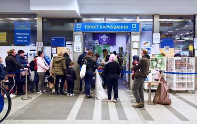 57. dzień inwazji Rosji na Ukrainę. Na krakowskim dworcu... - zdjęcie 14