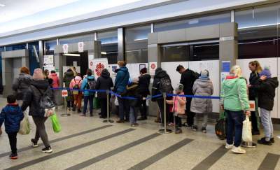 57. dzień inwazji Rosji na Ukrainę. Na krakowskim dworcu... - zdjęcie 10