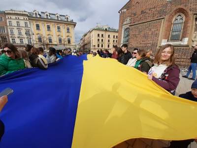 Marsz solidarności z walczącą Ukrainą. Dwa miesiące temu Rosja rozpoczęła inwazję - zdjęcie 1