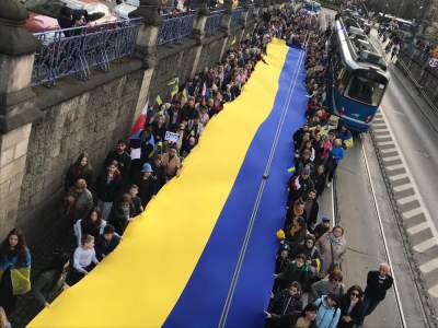 Marsz solidarności z walczącą Ukrainą. Dwa miesiące temu Rosja rozpoczęła inwazję - zdjęcie 22