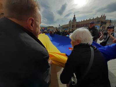 Marsz solidarności z walczącą Ukrainą. Dwa miesiące temu Rosja rozpoczęła inwazję - zdjęcie 4