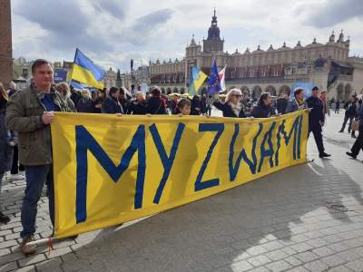 Marsz solidarności z walczącą Ukrainą. Dwa miesiące temu Rosja rozpoczęła inwazję - zdjęcie 2