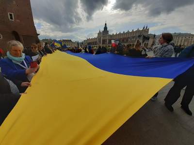 Marsz solidarności z walczącą Ukrainą. Dwa miesiące temu Rosja rozpoczęła inwazję - zdjęcie 9