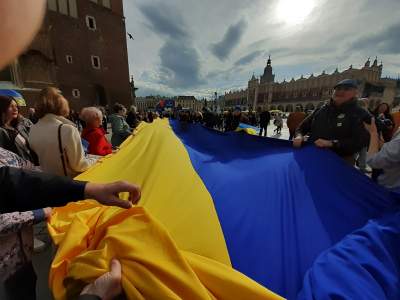 Marsz solidarności z walczącą Ukrainą. Dwa miesiące temu Rosja rozpoczęła inwazję - zdjęcie 3