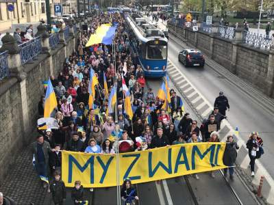 Marsz solidarności z walczącą Ukrainą. Dwa miesiące temu Rosja rozpoczęła inwazję - zdjęcie 21