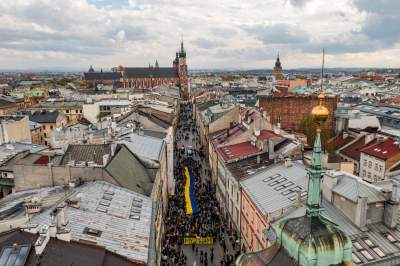 Marsz solidarności z walczącą Ukrainą. Dwa miesiące temu Rosja rozpoczęła inwazję - zdjęcie 13