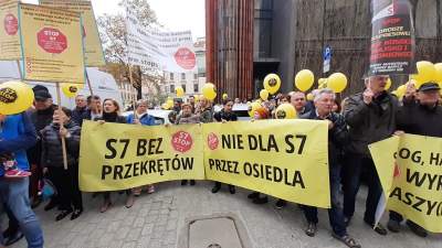 Protest przeciwko budowie S7 przed krakowskim magistratem, fot. Marek Lasyk - zdjęcie 2