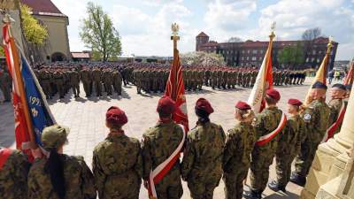 Defilada klas mundurowych "na cześć kuratorki Barbary Nowak" - zdjęcie 10