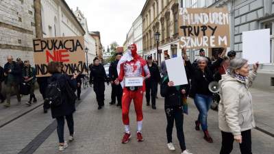 Defilada klas mundurowych "na cześć kuratorki Barbary Nowak" - zdjęcie 21