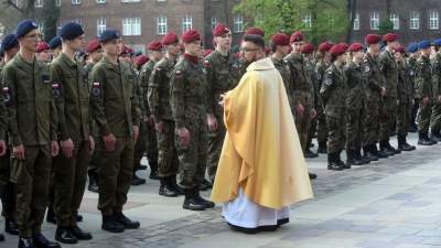 Defilada klas mundurowych "na cześć kuratorki Barbary Nowak" - zdjęcie 5