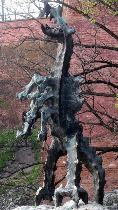 Miał być fontanną. 50 lat temu powstał słynny pomnik Smoka Wawelskiego - zdjęcie 3