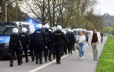 W drodze na derby na drugą stronę Błoń... - zdjęcie 8