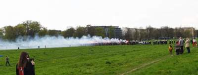 W drodze na derby na drugą stronę Błoń... - zdjęcie 1