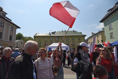 Świętowanie Dnia Flagi w Krakowie: ogórki, rolki i tłum turystów - zdjęcie 16