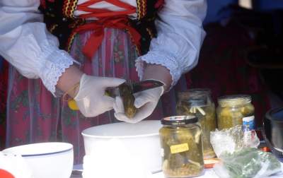 Świętowanie Dnia Flagi w Krakowie: ogórki, rolki i tłum turystów - zdjęcie 3