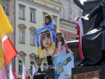 Protestują każdego dnia wojny. W samo południe na Rynku - zdjęcie 4