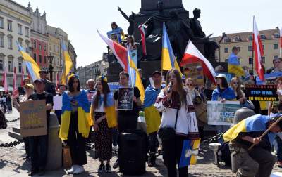 Protestują każdego dnia wojny. W samo południe na Rynku - zdjęcie 2
